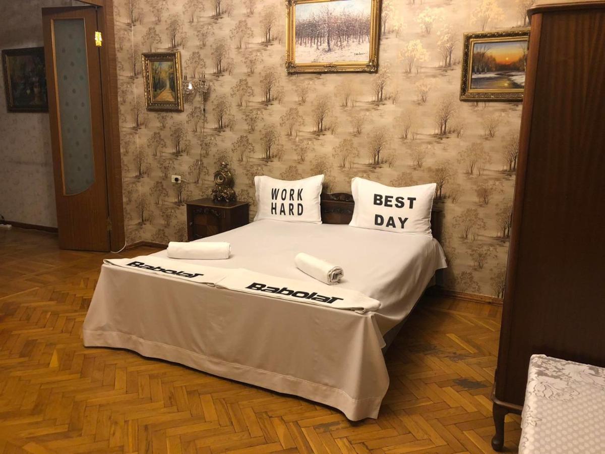 Квартира В Самом Центре Еревана Apartment Luaran gambar