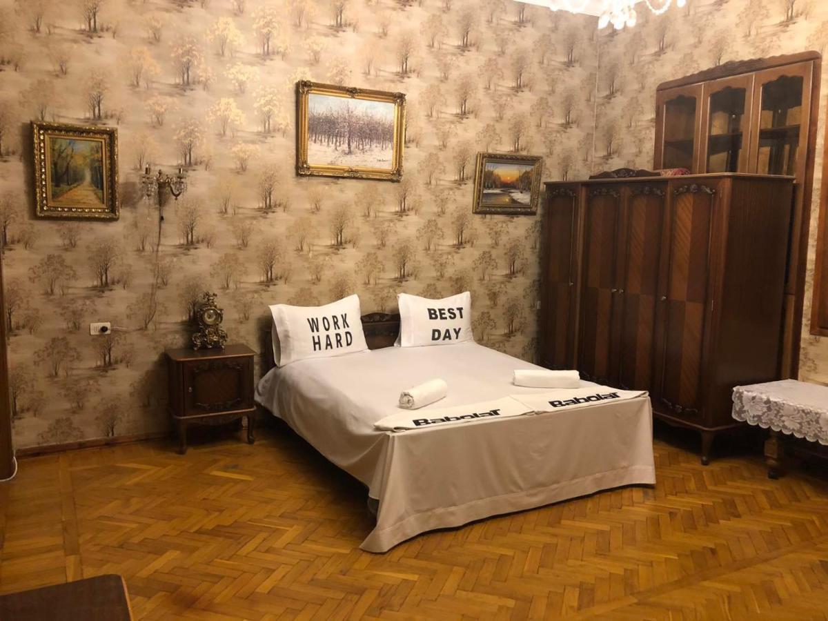Квартира В Самом Центре Еревана Apartment Luaran gambar
