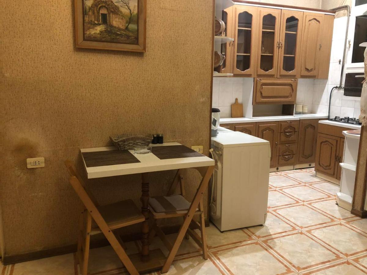 Квартира В Самом Центре Еревана Apartment Luaran gambar
