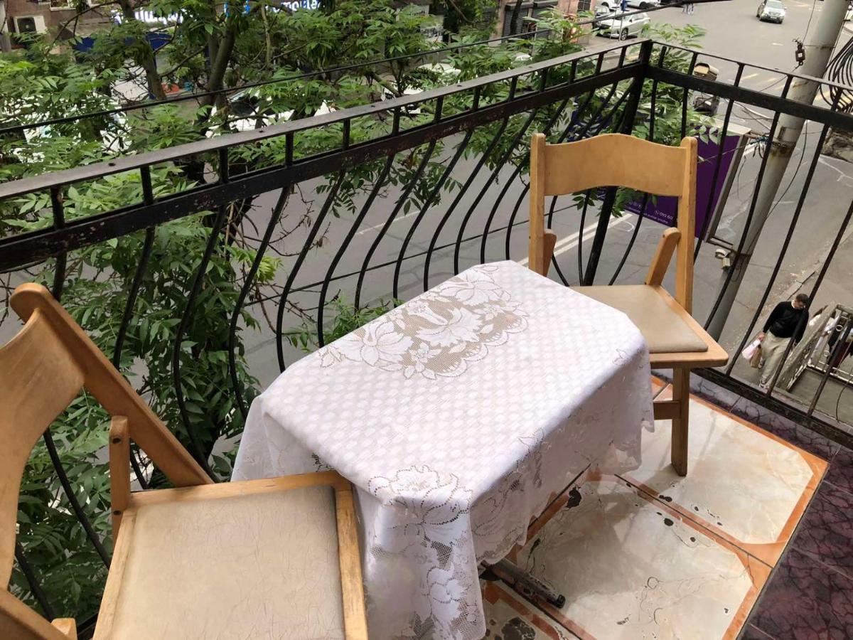 Квартира В Самом Центре Еревана Apartment Luaran gambar