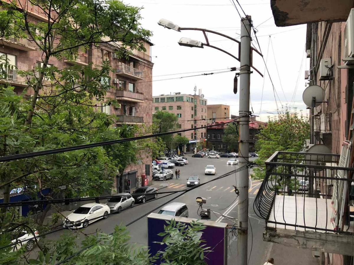 Квартира В Самом Центре Еревана Apartment Luaran gambar