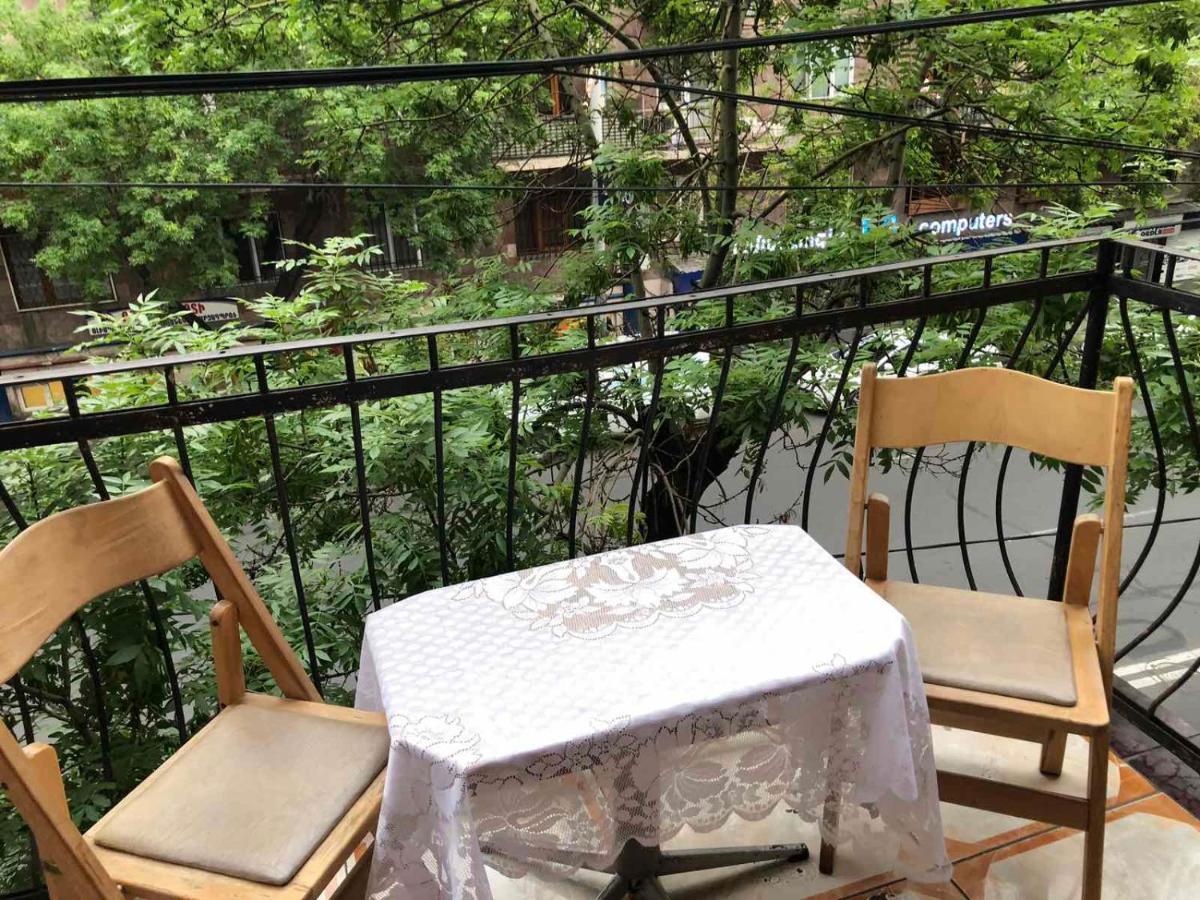 Квартира В Самом Центре Еревана Apartment Luaran gambar