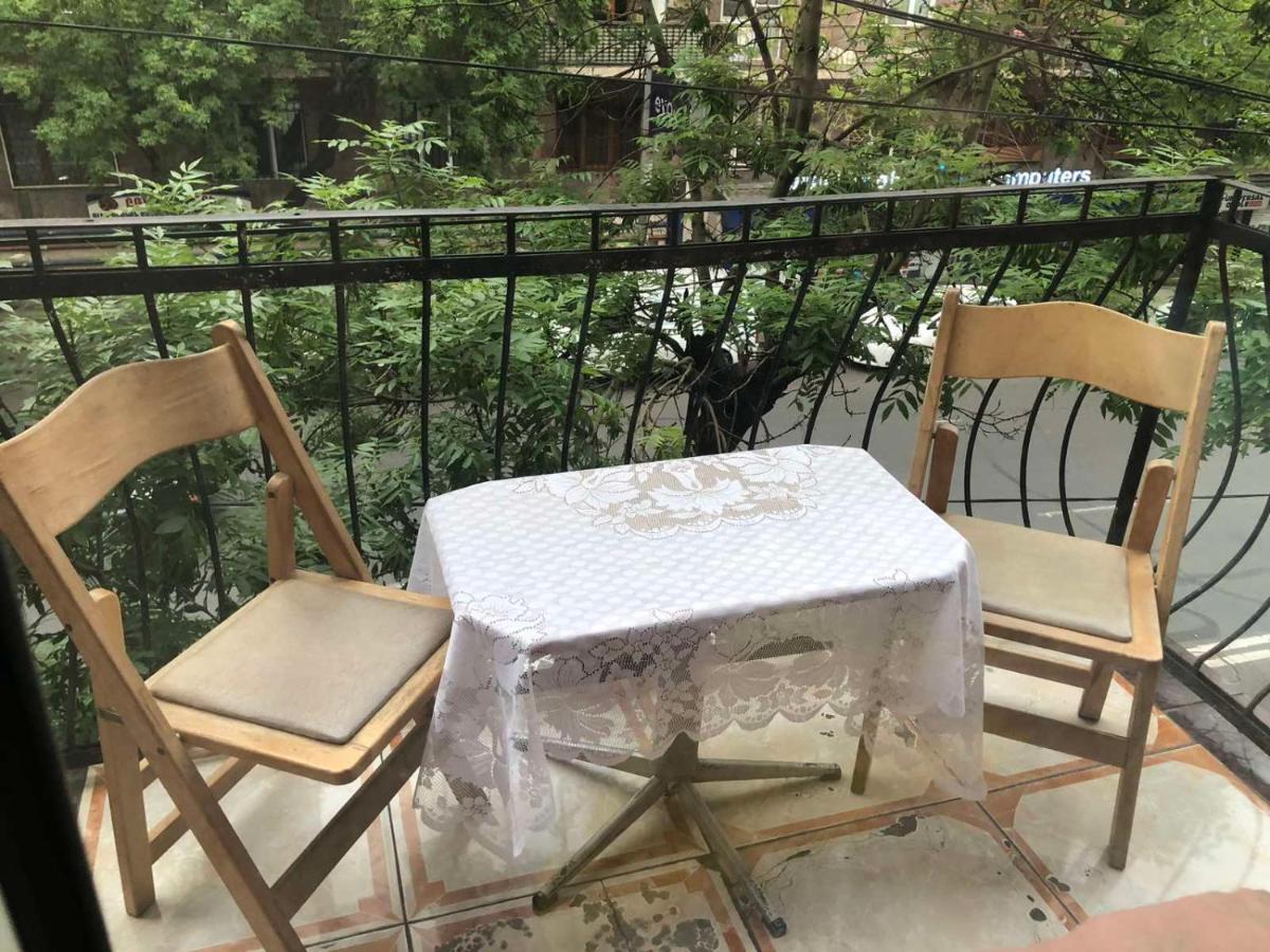 Квартира В Самом Центре Еревана Apartment Luaran gambar